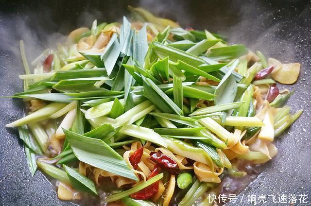 饭菜|立冬以后，这食材常给家人吃，和青芹蒜苗简单一炒，下饭菜妥妥的