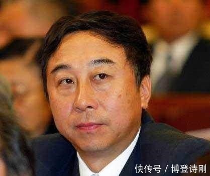 冯明光$看完冯巩书法，再看潘长江书法，差距一目了然，他标价5千没人买