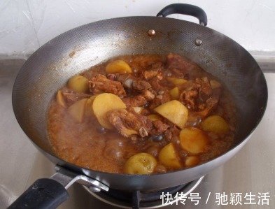 浮沫|炖排骨,直接焯水就错了!大厨再加一步,肉质软烂无腥味,真香