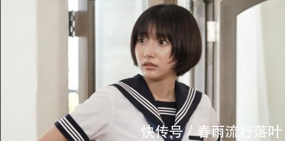 披风|假面骑士帝骑披风上的卡片被还原，一条桑是空白卡，可惜了！