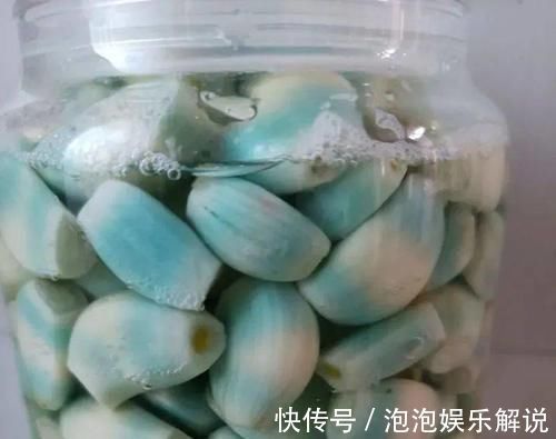 嘎嘣脆|快速腌腊八蒜,一天就变绿,各个嘎嘣脆