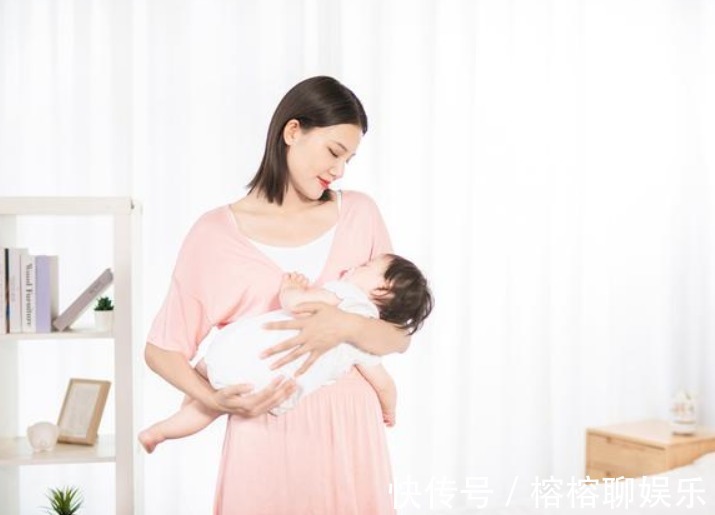 三个月|新生儿前三个月就要抱睡，别等出百天了才开始，家长后悔也晚了