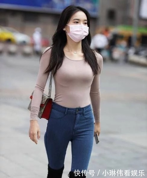 短靴|小姐姐爱穿紧身上衣配短靴,轻松“秀身材”,让人心动十足!