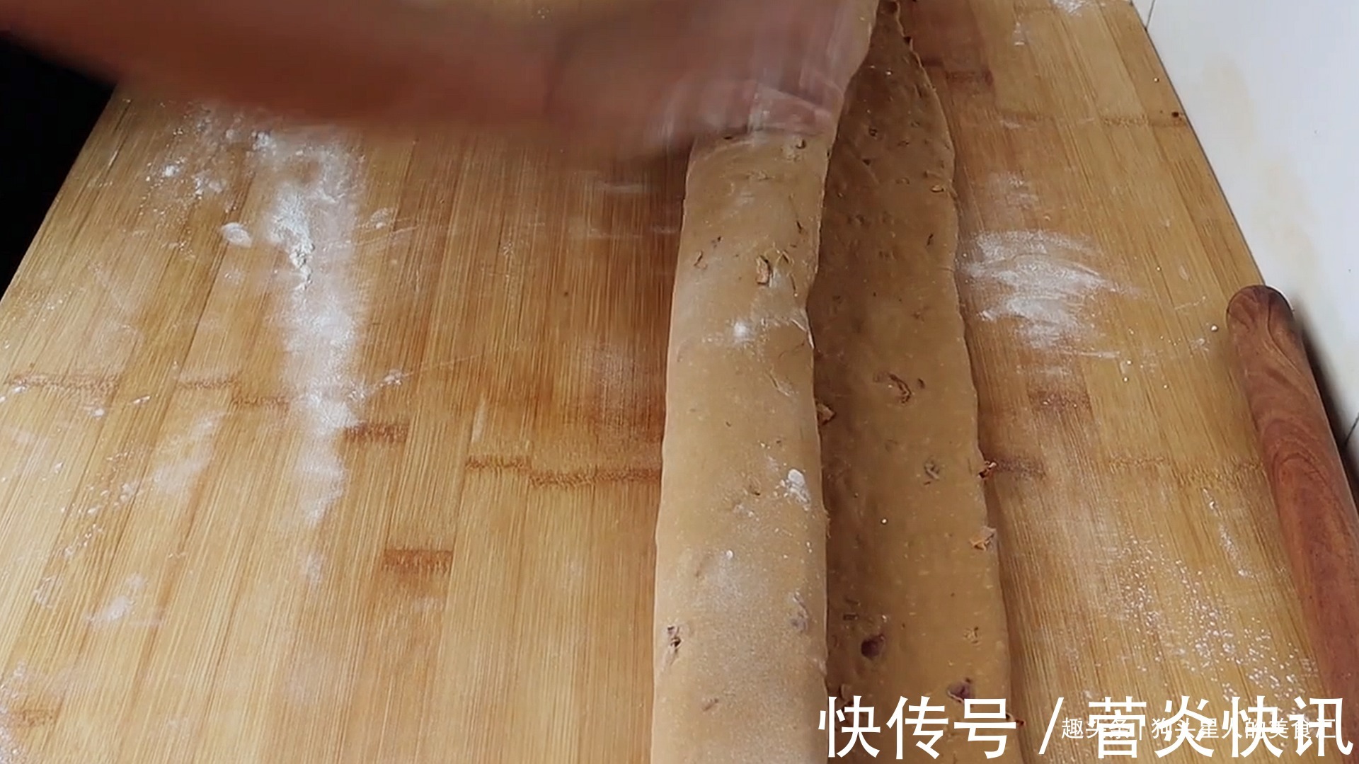 红糖馒头|红糖大枣馒头的正确做法,不用红糖水,个个都开花,香甜又暄软