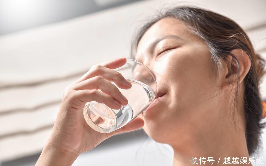 黏稠|血液在一天中这2个时间段最黏稠,这时喝水,更能预防血管病