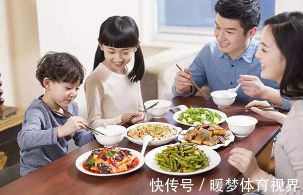 长寿|饭后半小时是“养生的黄金时期”,做好这3件事,长寿不请自来