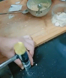 |搞笑GIF趣图:别以为鸡好欺负?真发起威来比狗还厉害