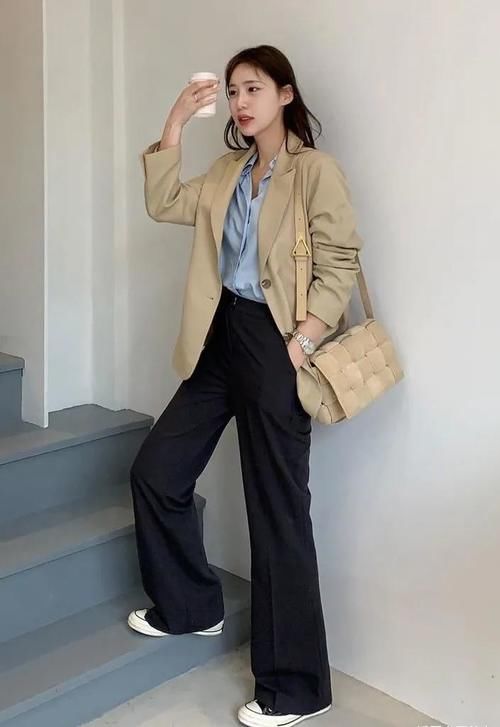 请脱下你的“阔腿裤”，太土了！今春流行穿“云朵裤”，洋气显瘦