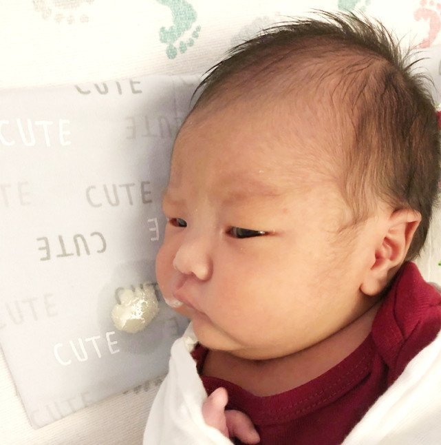 奶粉|宝宝为什么总吐奶提醒别每次都只会竖抱拍嗝,当心有危险