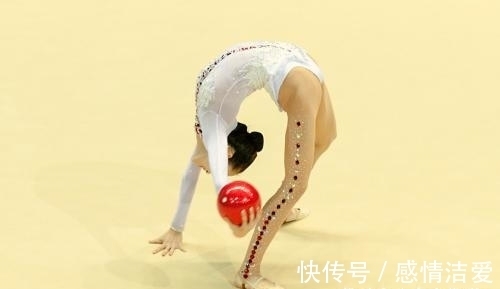藝術(shù)體操表演的尷尬瞬間，淡定演完，心理強大！