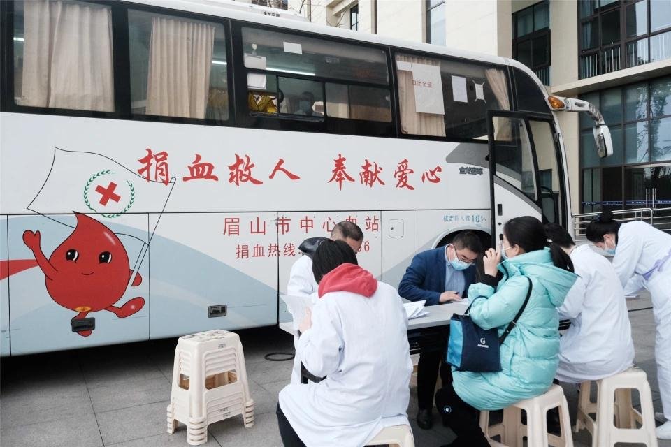 医务人员|眉山市中医医院组织医务人员开展无偿献血活动
