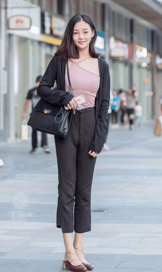 貌美|街拍:肤白貌美气质佳,简直无可挑剔!