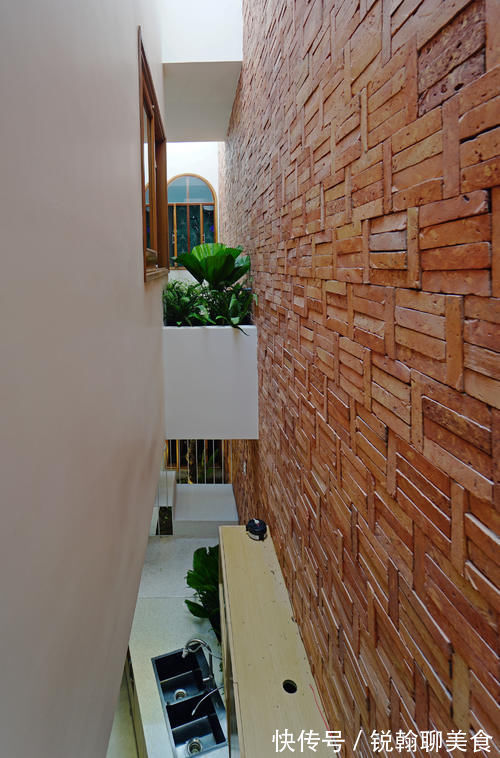 主卧|她住128㎡的联排别墅,家里3处天井,满眼绿色,像个植物园