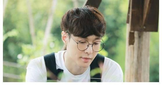 蘑菇|张艺兴评价毛不易唱功, 表示不敢再向他邀歌, 情商高到毛不易都笑了