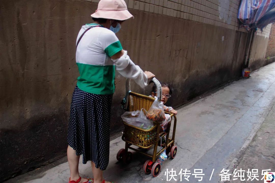 康复|残疾妈妈独子溺亡后,42岁借钱做试管婴儿,迎来女儿也迎来了悲剧