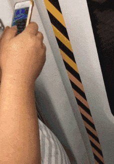 |搞笑GIF:老公你要相信我 我膝盖上面的伤就是这么来的