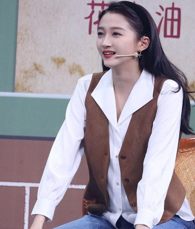 特写 关晓彤在王牌中地位不稳?女主持人出场两分钟,镜头全是“特写”