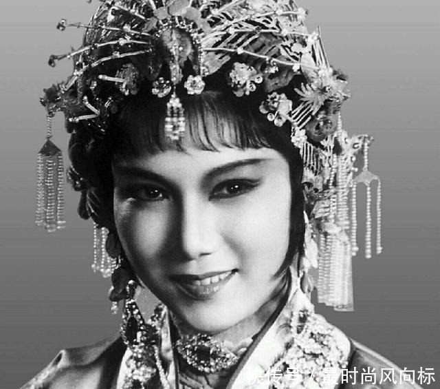 喝茶|三日不喝茶,不能不看新凤霞,唱戏半生,晚年书写往事,从不抱怨