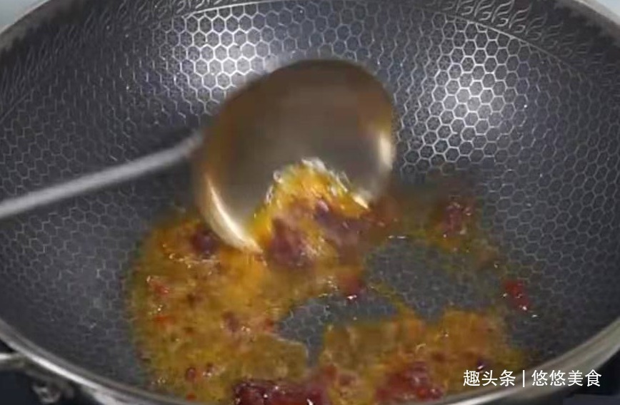 干锅辣子鸡，麻辣鲜香，外酥里嫩，好吃到让你沦陷！