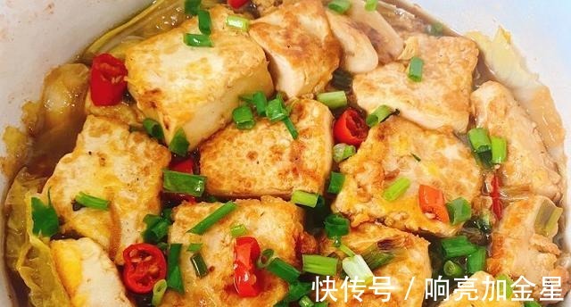 最适合冬天的白菜豆腐煲，热乎乎炖一锅，2个重点，食材咸香入味！