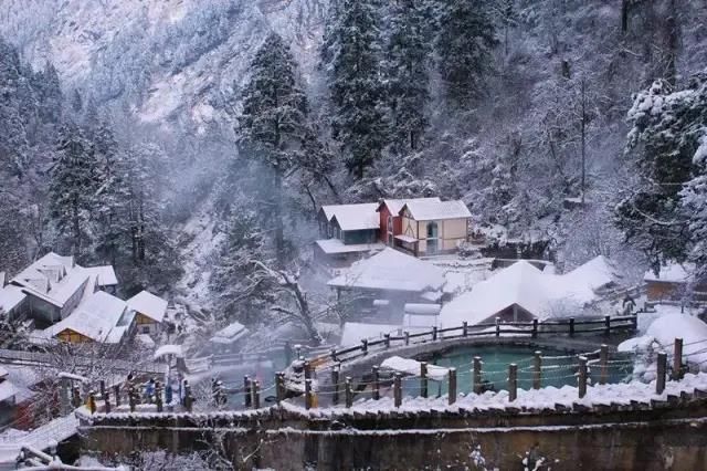 雪山|10月4日，雅康高速车少路畅，出游甘孜正当时