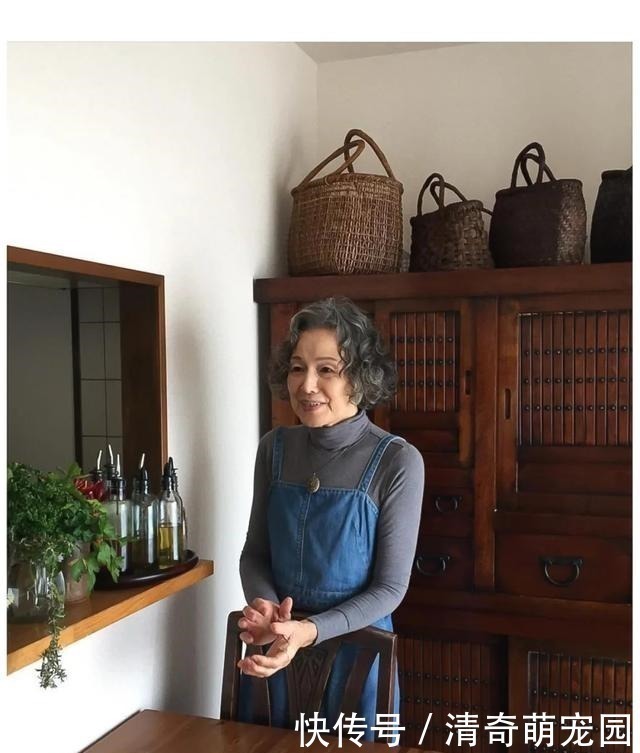 发量|60岁左右的女人,过年别再烫“大妈卷”!四款减龄发型,更好看