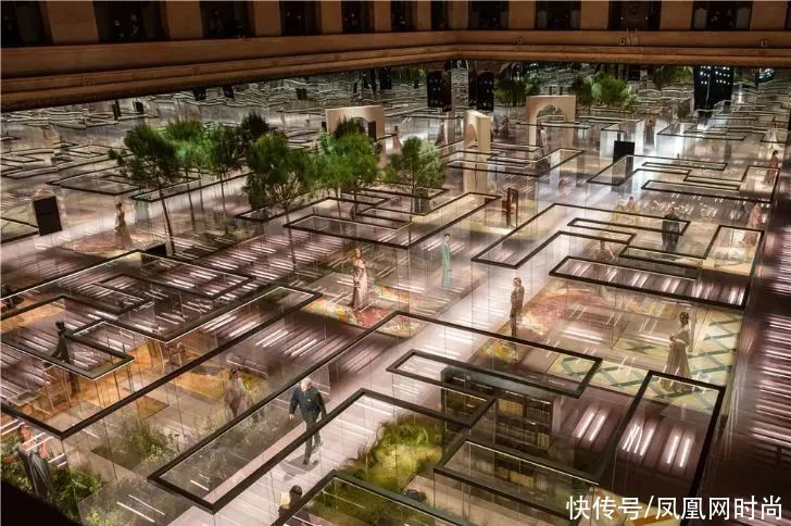 潮流界的商业奇才竟想执掌高定女装 他来到Fendi的首张成绩单能让人满意吗？