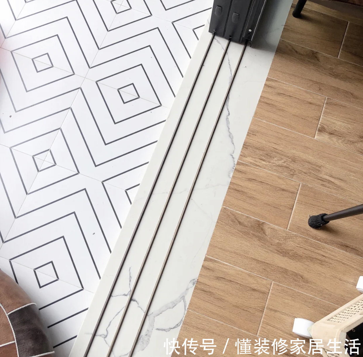 推拉门|厨房推拉门我换了3次,才搞明白是吊轨好还是地轨好,建议你看看