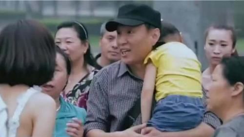 乞丐|6岁乞丐街头认出妈妈,妈妈却拒绝相认:你认错了,我的孩子在家