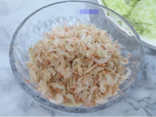 这个包子没有肉却特别鲜,只用俩食材,一个负责香,一个负责鲜!