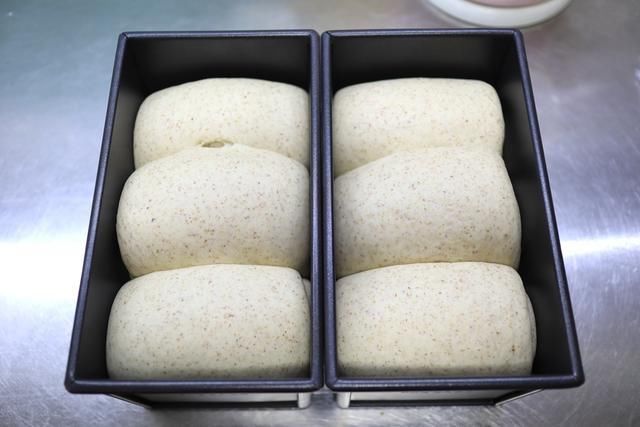 用波兰种做的黑全麦吐司,放3天都柔软,越吃越香,真材实料