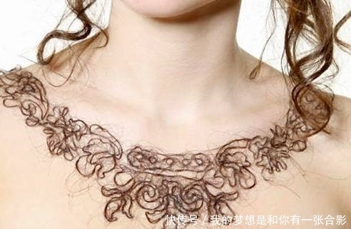 扔掉|女子剪完头发不舍得扔掉,做成这样的“项链”,但遇到水就悲剧了