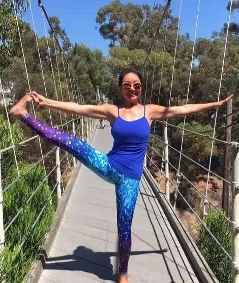 要点|67岁阿姨坚持练瑜伽6年，动作优雅笑容自信，被称作逆龄少女