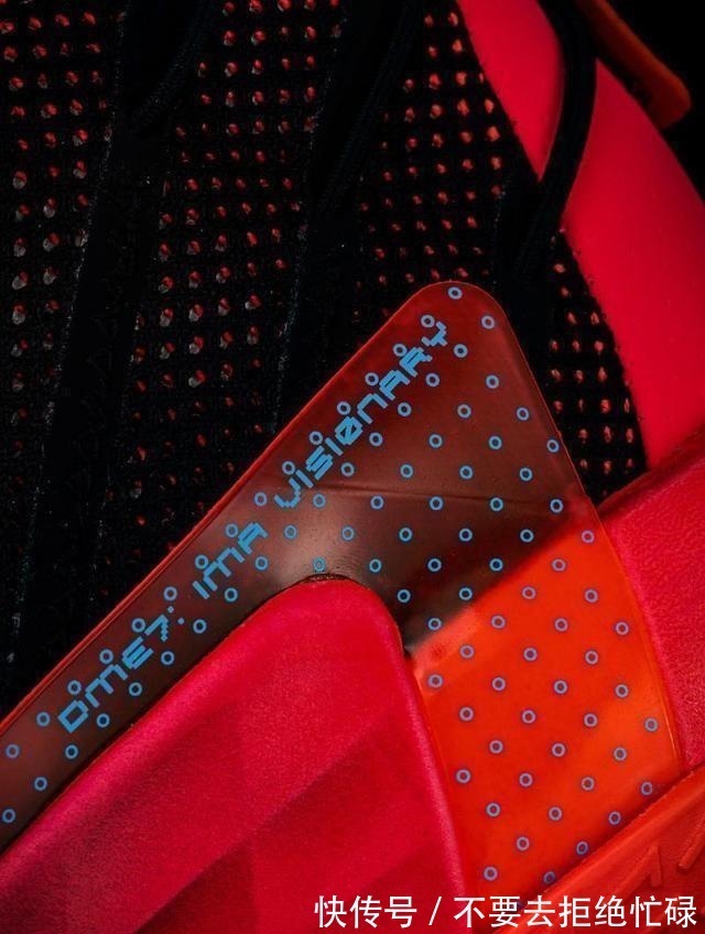 lightstrike 鸳鸯撞色+裸眼3D!上脚这双鞋,谁都忍不住多看两眼