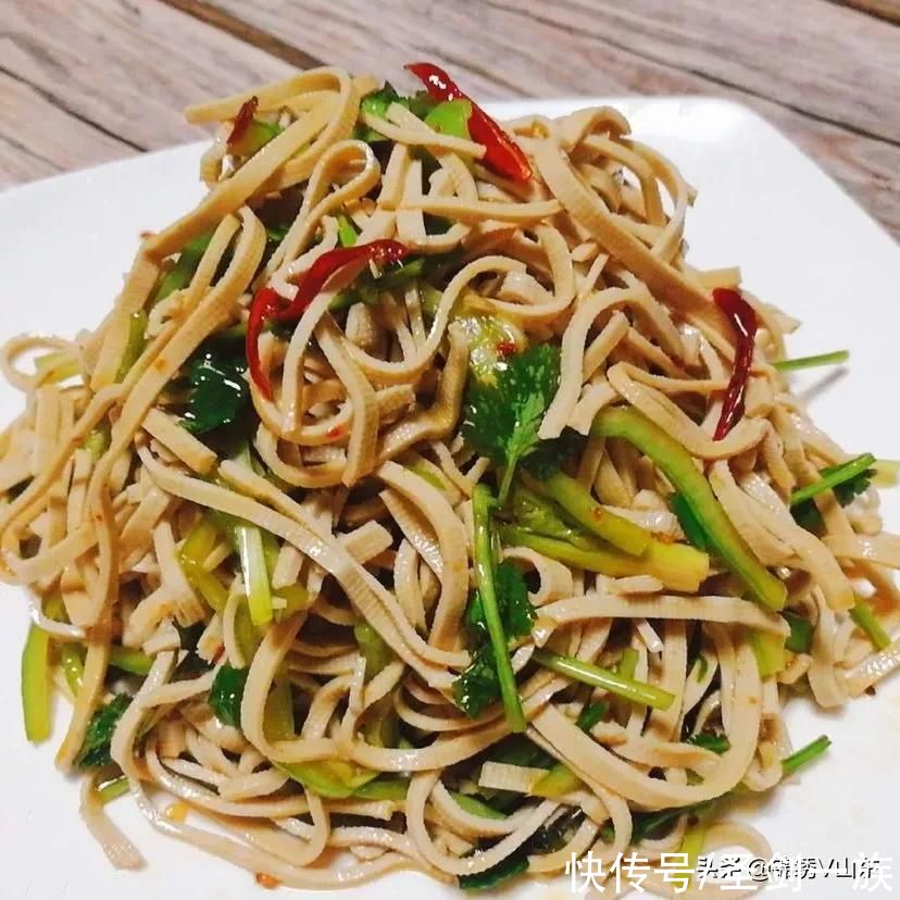 简单又好吃的爽口的下饭菜，鲜美开胃，端上桌都抢着伸筷，秒光！