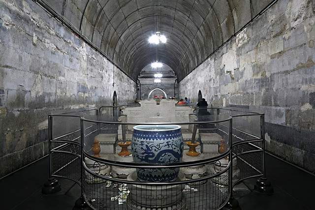 考古专家！考古人员发掘定陵，竟用木板制作出拐丁钥匙，巧妙地打开了陵门