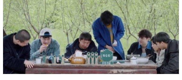 排骨|同样吃粉，彭昱畅和张艺兴吃相不同，此就是三线和顶流的差距吗？