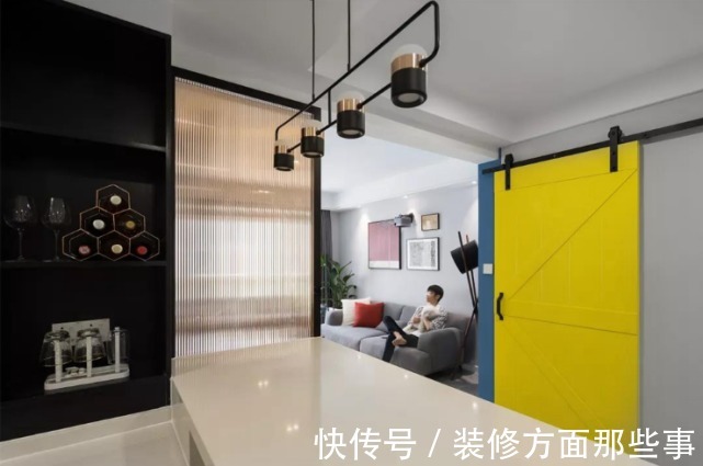 谷仓门|77平北欧风两室设计,蓝色墙面过渡+黄色的古仓门这配色很时尚