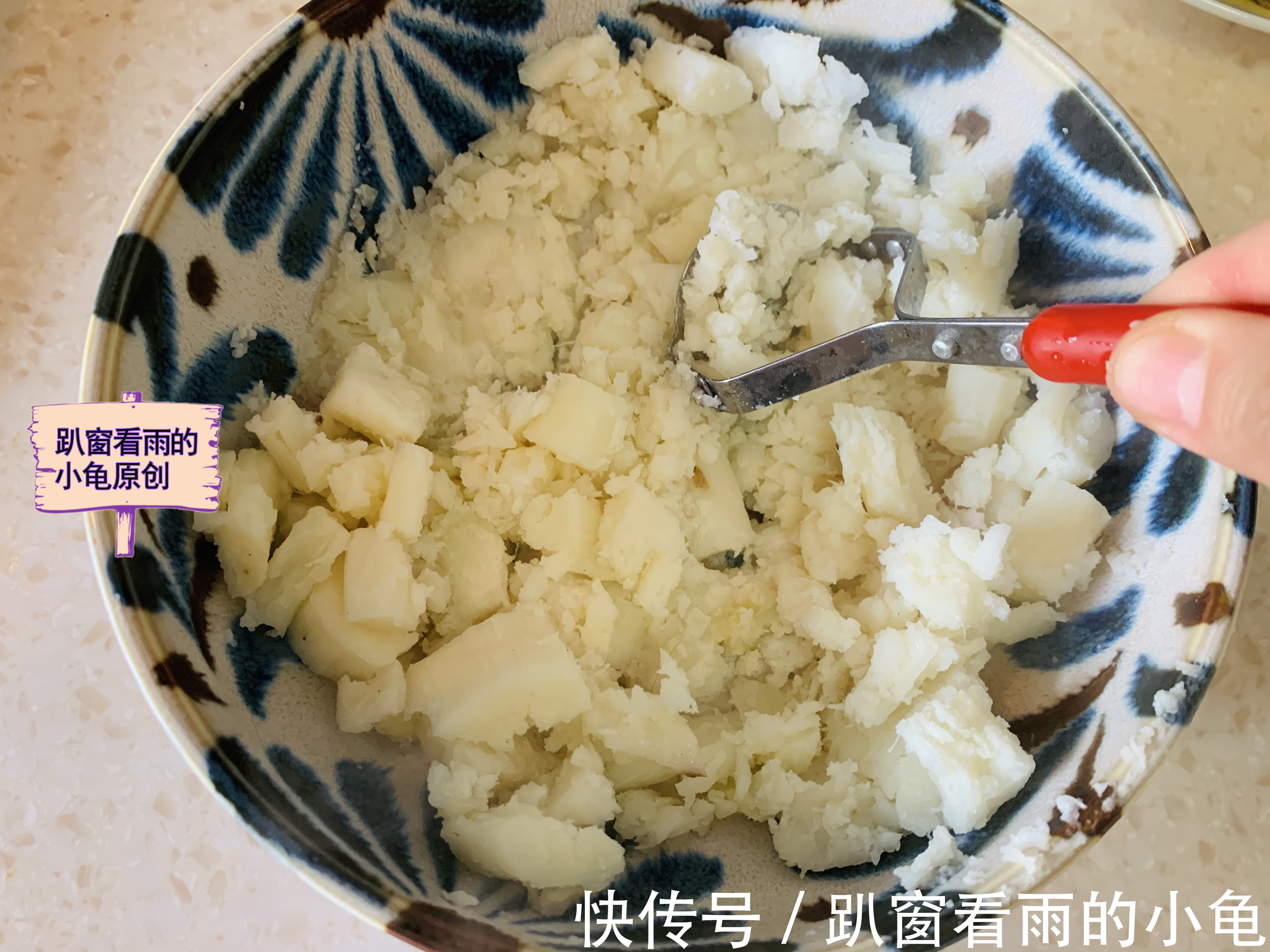 秋天,滋阴润燥是关键,女人要常吃这个饼,软糯清甜,营养又滋补