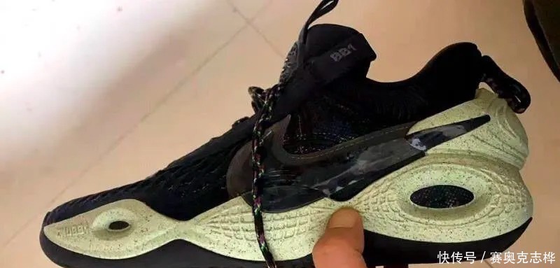 Nike|戴维斯上脚 Nike 神秘新鞋!这设计太科幻了吧?
