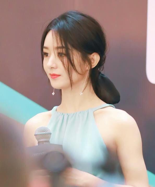 中餐厅|赵丽颖又被刷屏了?当妈妈以后脸真的会发光哦 谁会相信她33岁了