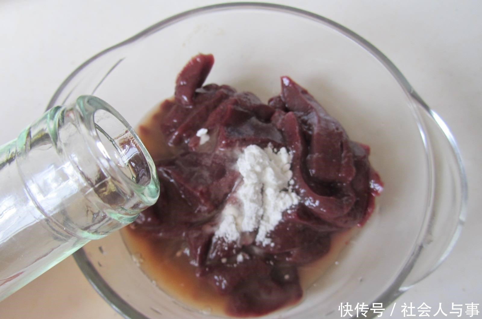 脸色|韭菜和它是绝配,隔三差五吃,视力好了,气血双补,脸色更红润