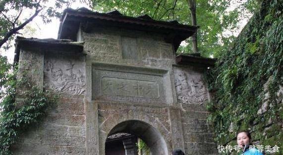 中国一建在悬崖的古寺，长得像城堡，却悬浮半空400年屹立不倒