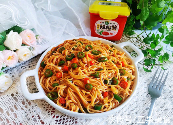 有了韩式辣椒酱拌面，老公每天多吃一碗饭