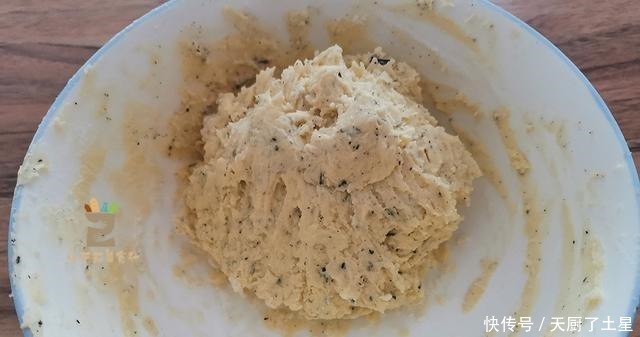 吃红茶的方法不同,加面粉做成红茶糕点,香不腻,酥去渣