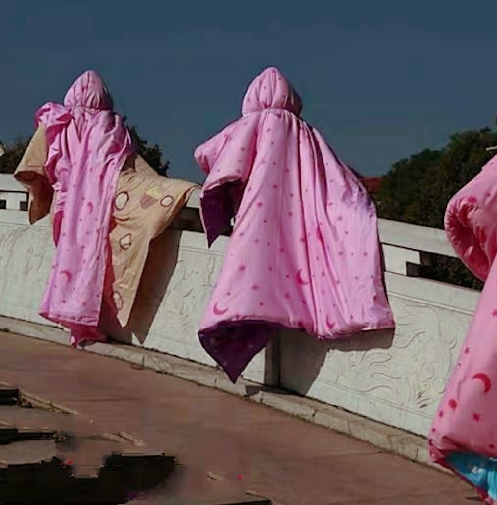 |大学生“晒被子”花样百出,一个比一个搞笑,网友浮想联翩呐