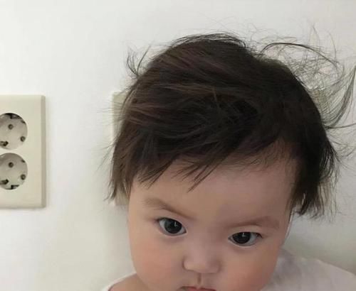 尴尬|3岁萌娃偶遇黑人宝宝,手足无措疯狂逃窜,边哭边躲:这是啥?