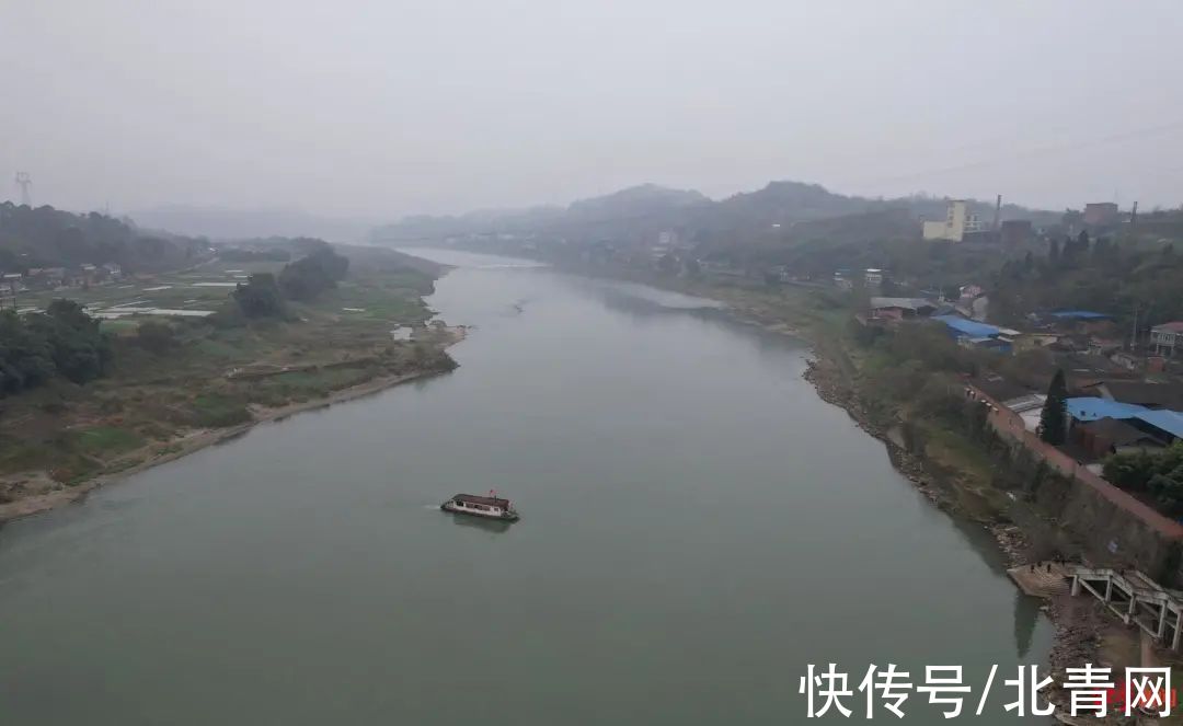 过江桥|最后的渡船：夫妻摆渡24年零事故，8年未涨价少收上百万，过江桥建成就停渡