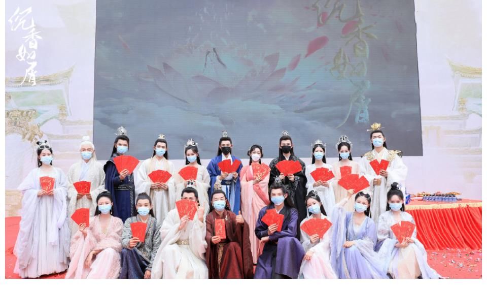 |杨紫能讲笑话热场，能帮成毅救活《沉香如屑》，偏偏救不了自己