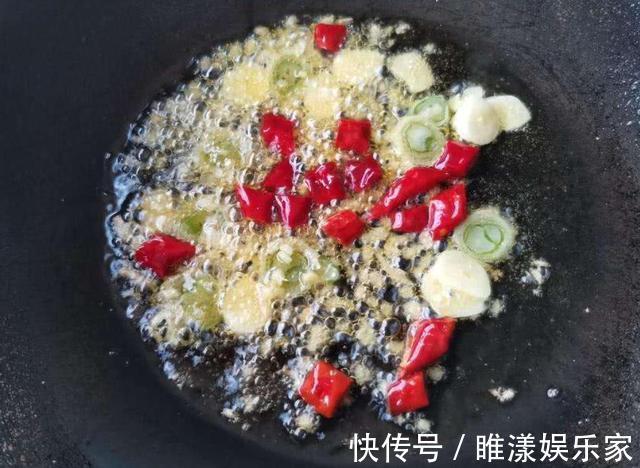 粉条|做包菜炒粉条时,学会这技巧,粉条不粘锅,比大排档做的还好吃